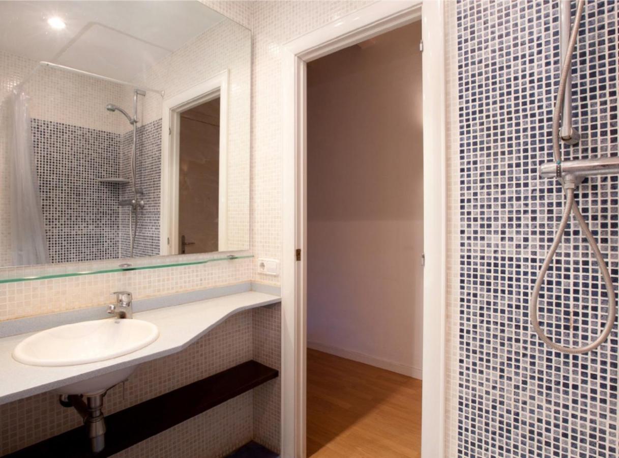 Authentic Flat2 In Poble Sec - Paralelo บาร์เซโลนา ภายนอก รูปภาพ